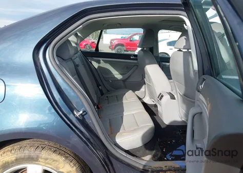 2009 Volkswagen Jetta Se/Sel from USA, damaged, VIN 3VWRZ71K69M016684